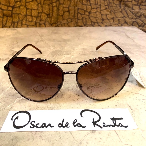 Oscar de la Renta Accessories - Oscar de la Renta aviator style sunglasses. NWT